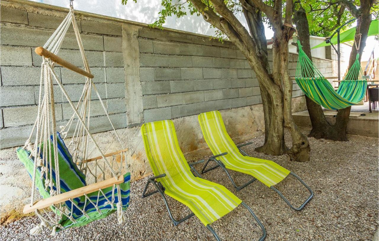 2 Bedroom Cozy Apartment In Omišalj Kültér fotó