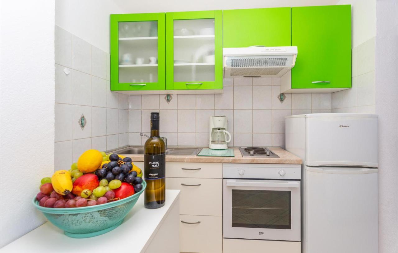 2 Bedroom Cozy Apartment In Omišalj Kültér fotó